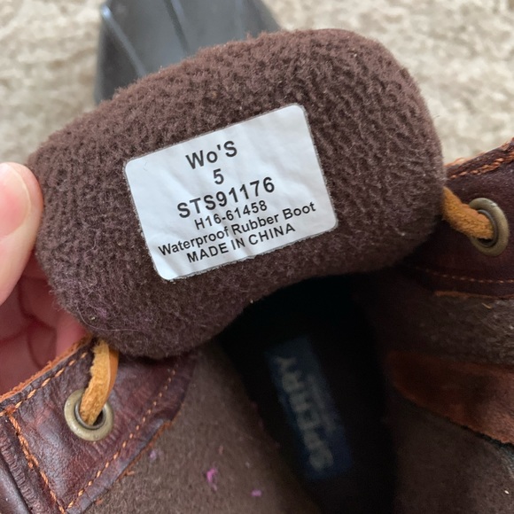 Sperry woman saltwater boots size 5 - Picture 3 of 3